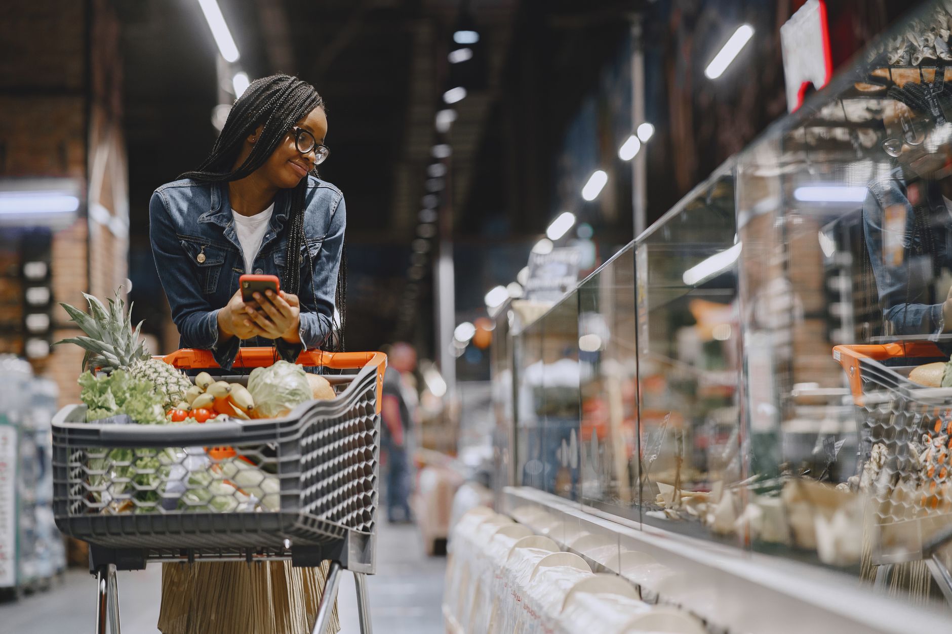 Person grocery shopping on a budget, a key monthly cost for solo renters considering the cost of living alone in UK regional cities 2026